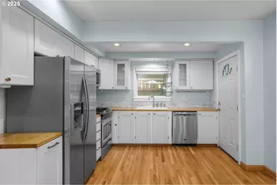 404 S Dakota St, Portland, OR 97239 - Photo 8