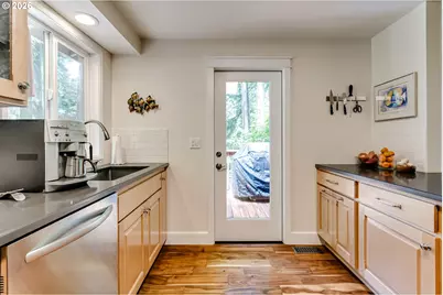 1695 Cameo Dr, Eugene, OR 97405 - Photo 12