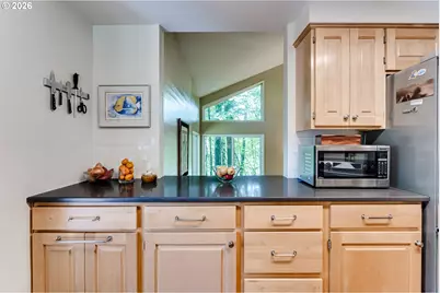 1695 Cameo Dr, Eugene, OR 97405 - Photo 14