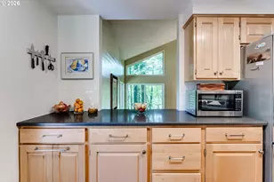 1695 Cameo Dr, Eugene, OR 97405 - Photo 14