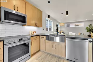 5765 S Kelly Ave, Portland, OR 97239 - Photo 10