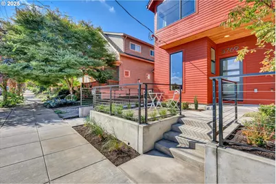 5765 S Kelly Ave, Portland, OR 97239 - Photo 2