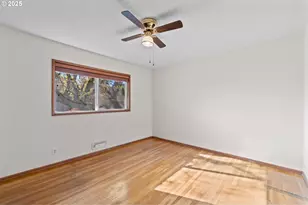 12342 NE Knott St, Portland, OR 97230 - Photo 8