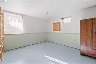 12342 NE Knott St, Portland, OR 97230 - Photo 26