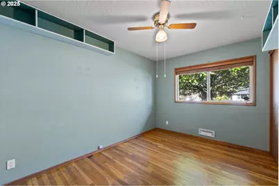 12342 NE Knott St, Portland, OR 97230 - Photo 10