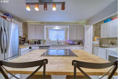 385 N 6th St, Saint Helens, OR 97051 - Photo 10