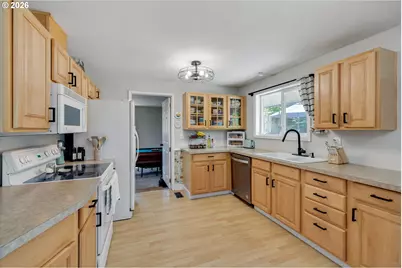 1563 NE Village Squire Ct, Gresham, OR 97030 - Photo 10