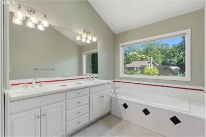 5760 Meridian Ct, Lake Oswego, OR 97035 - Photo 24