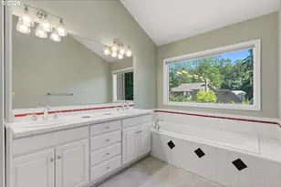 5760 Meridian Ct, Lake Oswego, OR 97035 - Photo 24