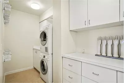 3907 SW View Point Ter, Portland, OR 97239 - Photo 24