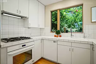 3907 SW View Point Terrace, Portland, OR 97239 - Photo 10