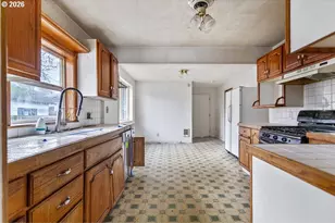 805 SE 197th Ave, Portland, OR 97233 - Photo 8