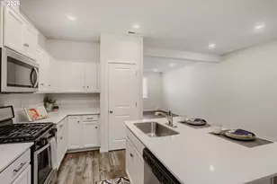 884 N 18th Ave, Cornelius, OR 97113 - Photo 10