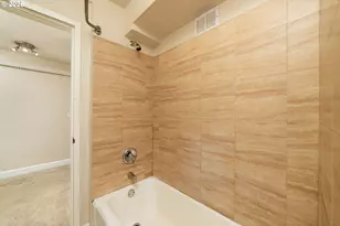 1205 SW Cardinell Dr, Portland, OR 97201 - Photo 14