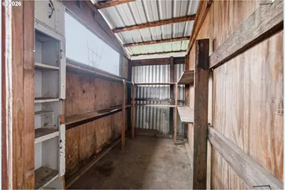 8951 SE Fuller Rd, Happy Valley, OR 97086 - Photo 36