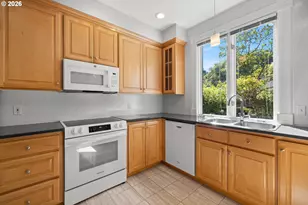 3627 S Corbett Ave, Portland, OR 97239 - Photo 8