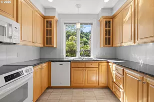 3627 S Corbett Ave, Portland, OR 97239 - Photo 14