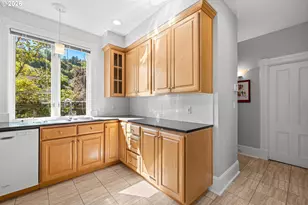 3627 S Corbett Ave, Portland, OR 97239 - Photo 16