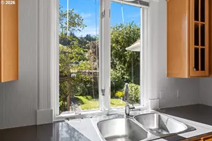 3627 S Corbett Ave, Portland, OR 97239 - Photo 8