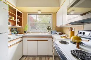 10202 N Buchanan Ave, Portland, OR 97203 - Photo 14