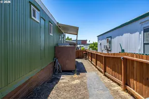 2071 NE Stephens St, Roseburg, OR 97470 - Photo 12
