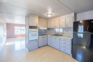 2071 NE Stephens St, Roseburg, OR 97470 - Photo 6