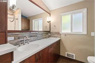 975 E 44th Ave, Eugene, OR 97405 - Photo 22
