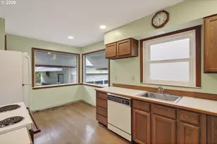 13624 NE Glisan St, Portland, OR 97230 - Photo 12