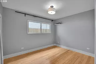 7934 N Hurst Ave, Portland, OR 97203 - Photo 16