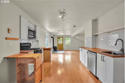 7934 N Hurst Ave, Portland, OR 97203 - Photo 22