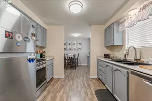 808 NE Craig St, Myrtle Creek, OR 97457 - Photo 10