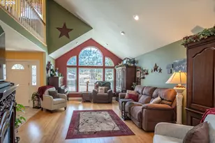 600 SE Parkway Dr, Winston, OR 97496 - Photo 4