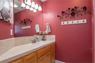 600 SE Parkway Dr, Winston, OR 97496 - Photo 32