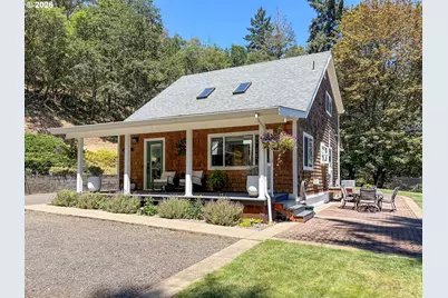 855 San Souci Dr, Roseburg, OR 97471 - Photo 2