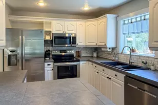 855 San Souci Dr, Roseburg, OR 97471 - Photo 12