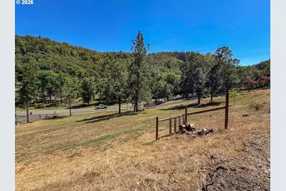 855 San Souci Dr, Roseburg, OR 97471 - Photo 30