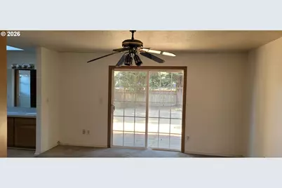 10810 NE 70th St, Vancouver, WA 98662 - Photo 2