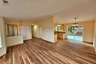 199 Zephyr Ct, Roseburg, OR 97471 - Photo 4