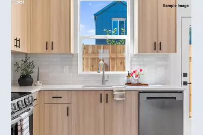 4352 NE Going St, Portland, OR 97218 - Photo 6