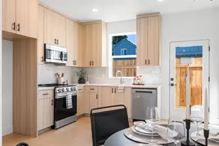 4352 NE Going St, Portland, OR 97218 - Photo 4