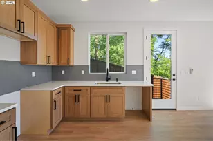 2902 E McLoughlin Blvd, Vancouver, WA 98661 - Photo 16