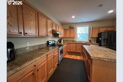 13812 SE Sierra Dr, Clackamas, OR 97015 - Photo 6