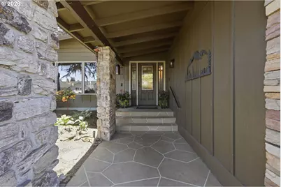 426 Carthage Ave, Eugene, OR 97404 - Photo 2