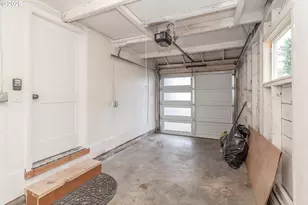 1842 SE 92nd Ave, Portland, OR 97216 - Photo 18