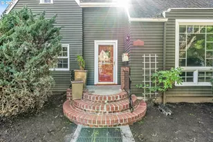 532 SE Peacock Ln, Portland, OR 97214 - Photo 4