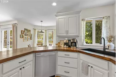280 Village Dr, Winchester, OR 97495 - Photo 16