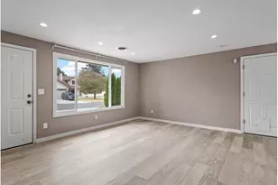 802 SW 15th St, Troutdale, OR 97060 - Photo 10