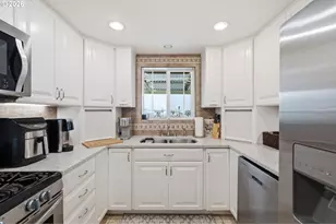 33025 Camas Swale Rd, Creswell, OR 97426 - Photo 6