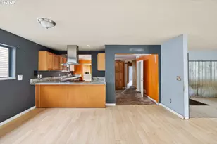 1215 NE 118th Ave, Portland, OR 97220 - Photo 10