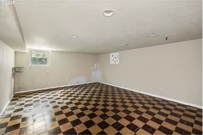 1215 NE 118th Ave, Portland, OR 97220 - Photo 30